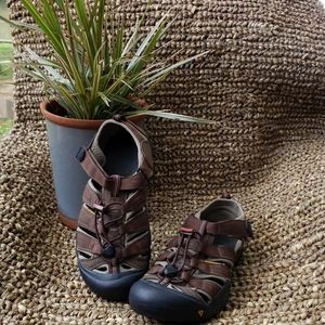 Keen Brown Sandals size 5